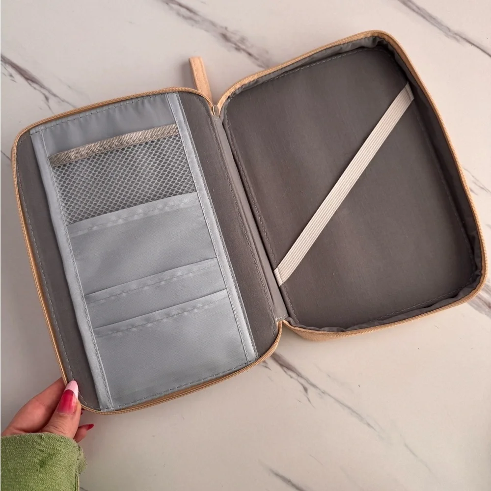 Tan Zipper Kindle Case